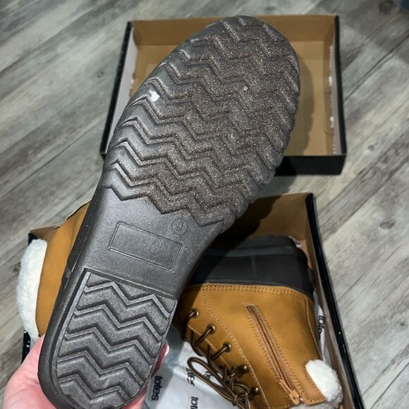 totes - Picture 2 of 3